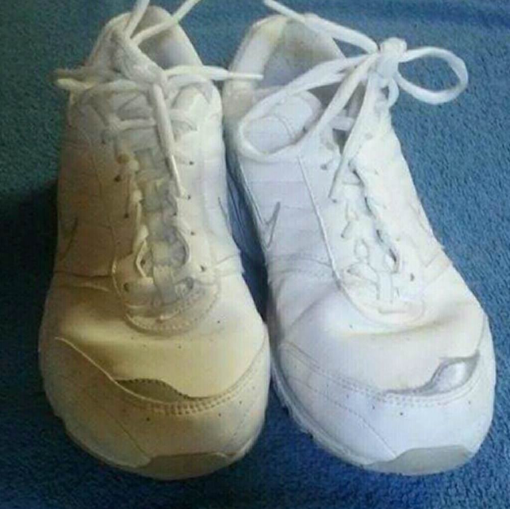 NIKE TENNIS SHOES!
